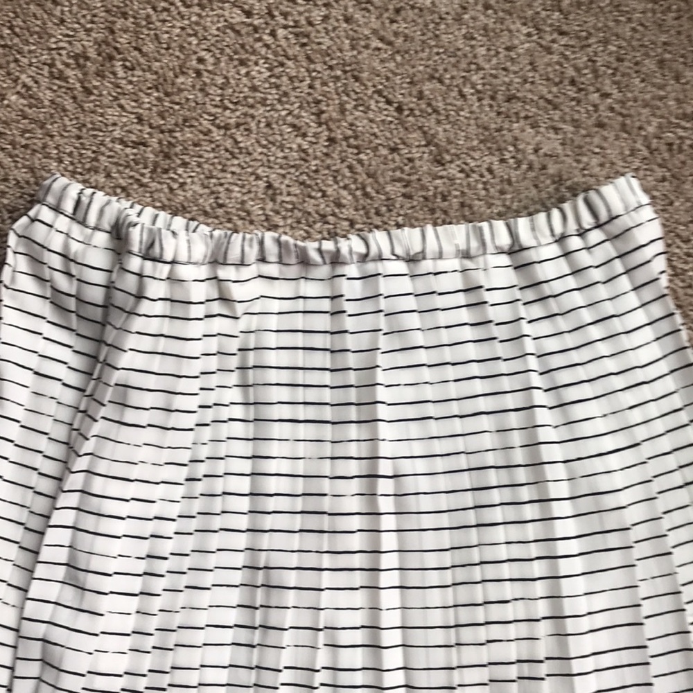 Banana republic pin stripe pleated skirt
